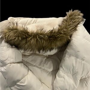 Abercrombie & Fitch Cream Puffer Jacket with Faux Fur